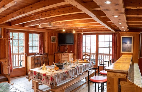 Sollieres-Sardieres Apartment | Apartment 'L'erelaz' with Mountain View and Wi-Fi