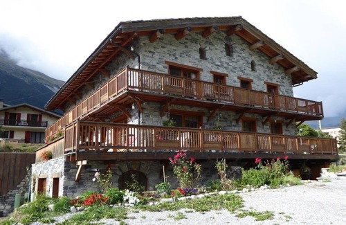 Sollieres-Sardieres Apartment | Apartment 'L'erelaz' with Mountain View and Wi-Fi