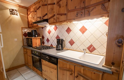 Sollieres-Sardieres Apartment | Apartment 'L'epicéa' with Mountain View, Private Terrace and Wi-Fi