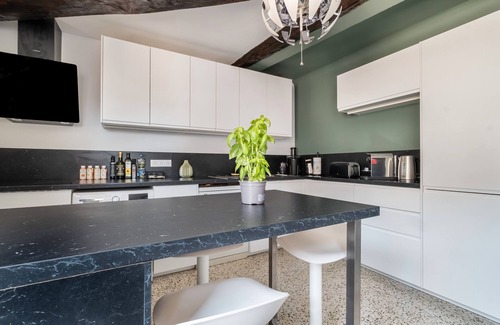 Tourrettes-sur-Loup Apartment | Apartment 'Les 3 Vues' with Sea View and Wi-Fi