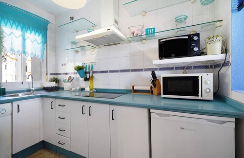 Chipiona Apartment | Apartment 'La Barca' with Shared Terrace, Wi-Fi and Air Conditioning