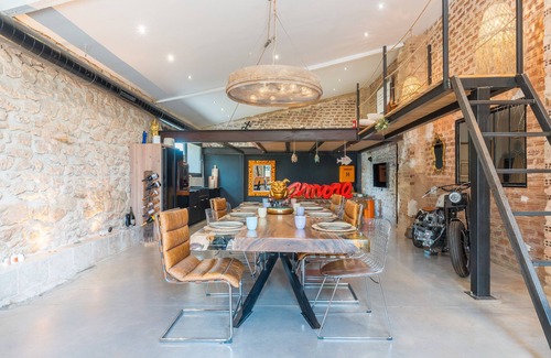 Esparron Apartment | Apartment 'La Bergerie' with Shared Pool, Wi-Fi and Air Conditioning
