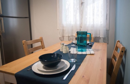 Lefkada Apartment | Apartment 'La Casa Rosa' with Balcony, Wi-Fi and Air Conditioning