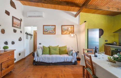 Las Casas Apartment | Apartment 'La Casa Verde' with Sea View, Wi-Fi and Air Conditioning