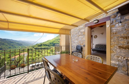 Rossi Apartment | Apartment 'La Cicala 4' with Shared Pool, Private Terrace and Shared Garden