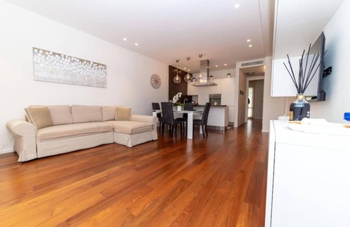 Noicattaro Apartment | Apartment 'La Dimora Del Benessere' with Balcony and Air Conditioning