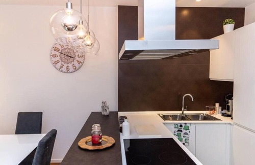 Noicattaro Apartment | Apartment 'La Dimora Del Benessere' with Balcony and Air Conditioning