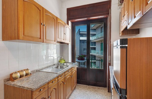 Salerno Apartment | Apartment 'La Divina - Salerno Stazione' with Balcony, Wi-Fi and Air Conditioning