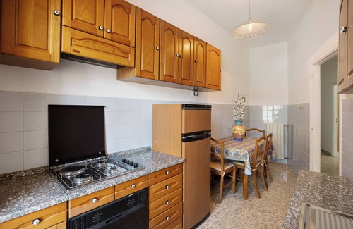 Salerno Apartment | Apartment 'La Divina - Salerno Stazione' with Balcony, Wi-Fi and Air Conditioning