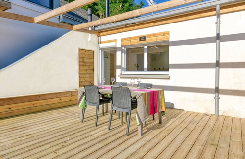 Pornichet Apartment | Apartment 'La Dune De Sable Bonne Source' with Private Terrace and Wi-Fi