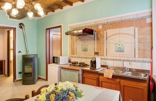 Costigliole d'Asti Apartment | Apartment 'La Rocca di Efisio - Freisa' with Balcony, Wi-Fi and Air Conditioning