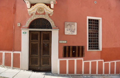 Costigliole d'Asti Apartment | Apartment 'La Rocca di Efisio - Freisa' with Balcony, Wi-Fi and Air Conditioning