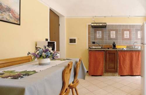 Costigliole d'Asti Apartment | Apartment 'La Rocca di Efisio - Grignolino' with Balcony, Wi-Fi and Air Conditioning