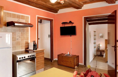 Costigliole d'Asti Apartment | Apartment 'La Rocca di Efisio - Bonarda' with Balcony, Wi-Fi and Air Conditioning