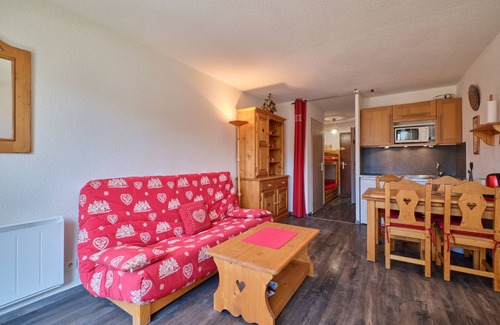 Les Deux Alpes Apartment | Apartment "La Montagne" with Mountain View, Balcony and Wi-Fi