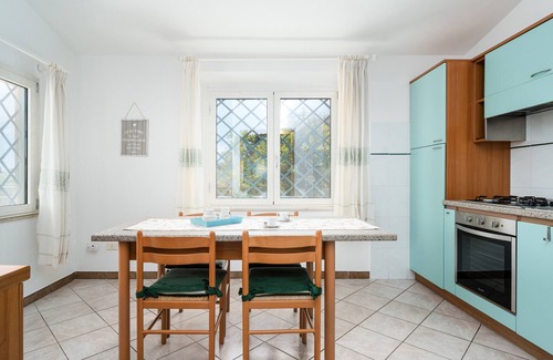 Sas Linnas Siccas Apartment | Apartment 'La Vela Blu' with Shared Pool, Wi-Fi and Air Conditioning
