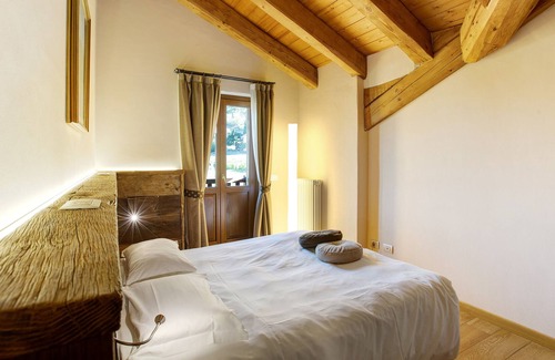 Pont Suaz Apartment | Apartment 'La Vigne De Papagran App5' with Mountain View, Shared Garden and Wi-Fi