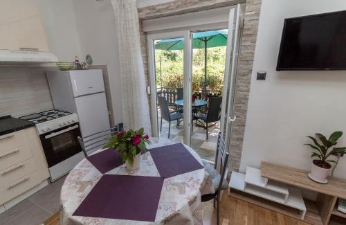 Sarsoni Apartment | Apartment Laurel