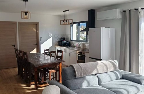 Superbolquere Apartment | Apartment le blanc neige