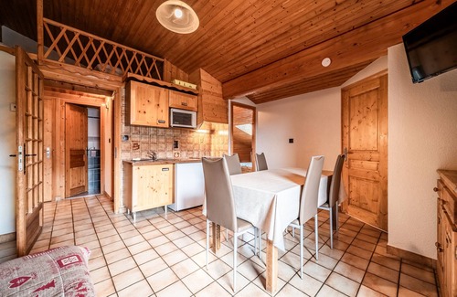 Chatel Apartment | Apartment 'Le Chamois D'Argent - 6-7 People' with Mountain View, Balcony and Wi-Fi