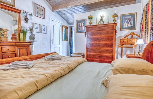 Lacropte Bed & Breakfast | Apartment 'Le Clos Napoleon Bed Et Breakfast' with Shared Terrace, Shared Garden and Wi-Fi