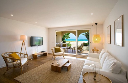 Orient Bay Apartment | Apartment Le Cozi, right on the water, BEACH VIEW