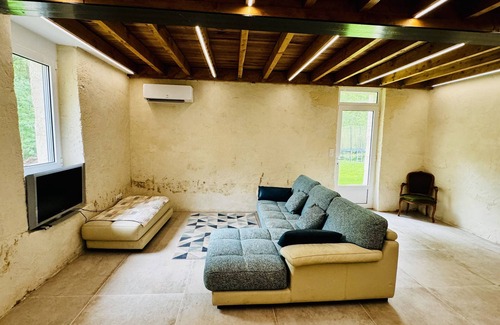Saucats Apartment | Apartment 'Le Gîte De La Métairie' with Shared Terrace, Wi-Fi and Air Conditioning