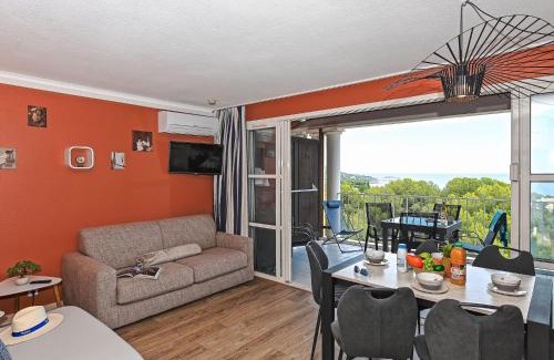 Le Dramont Apartment | Apartment Le Hameau - M4 333 by Interhome