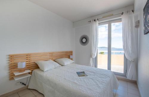 Cavaliere Apartment | Apartment Le Palazzo del Mar-13 by Interhome