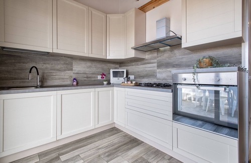 Trinita d'Agultu e Vignola Apartment | Apartment 'Le Palme's' with Balcony, Wi-Fi and Air Conditioning