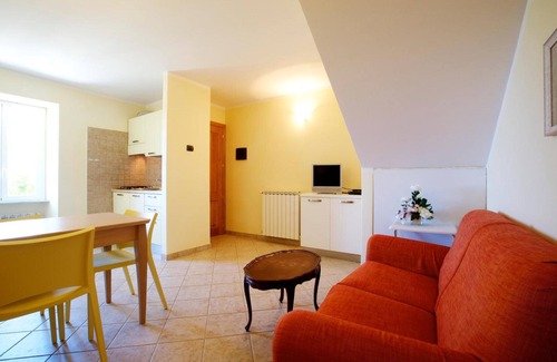 Deiva Marina Apartment | Apartment 'Leccino' with Mountain View, Wi-Fi and Air Conditioning
