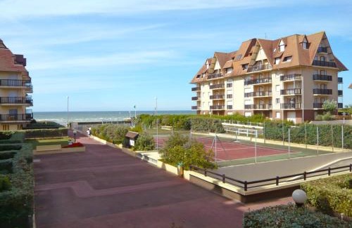 Cabourg Apartment | Apartment Les Normandières-11 by Interhome