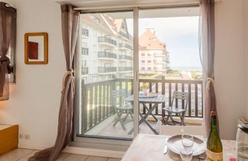 Cabourg Apartment | Apartment Les Normandières-11 by Interhome