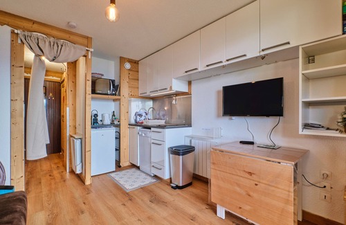 Eclose-Ouest Apartment | Apartment 'Les Ours Bleus' with Mountain View and Balcony