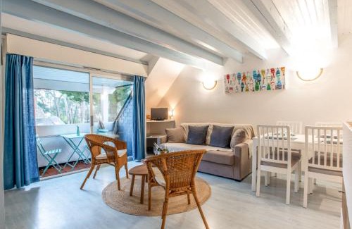 Carnac Apartment | Apartment Les Pins-3 by Interhome