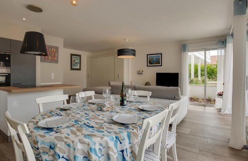 Quiberon Apartment | Apartment Les Terrasses de la Plage-1 by Interhome