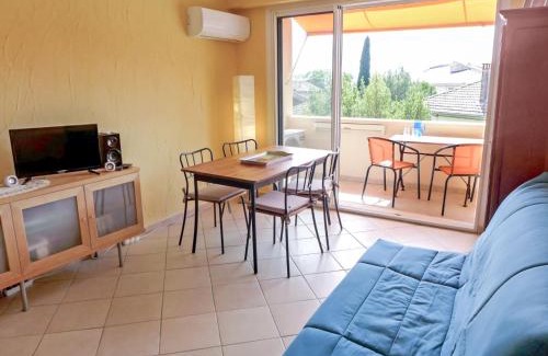 Les Lecques Apartment | Apartment Les Vignes by Interhome