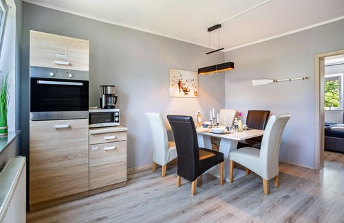 Heppens Apartment | Apartment "Liebevoll Eingerichtete Wohnung" with Wi-Fi