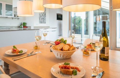 Pelham Apartment | Apartment "Loft 7" with Lake View, Shared Garden & Wi-Fi
