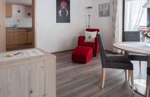 Furtwangen Apartment | Apartment 'Lothar, 80qm' with Shared Garden, Balcony and Wi-Fi