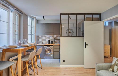 Faubourg-du-Roule Apartment | Apartment Louvre Museum by Studio prestige