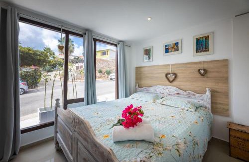 Jan Thiel Apartment | Apartment Lovely Rose with garden Jacuzzi