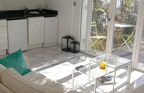 Grasse Villa | Apartment lux 1 bedroom, independent in villa, swimming pool, view Grasse and sea