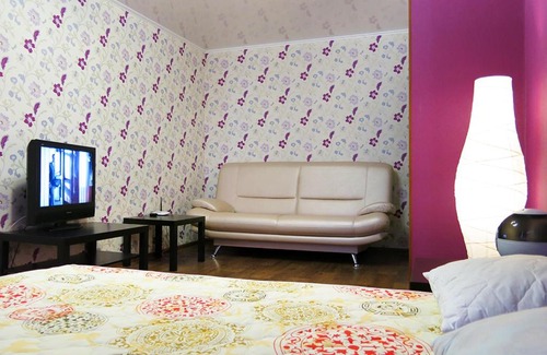 Omsk Apartment | Apartment Luxe with Jacuzzi on Maslennikova 45