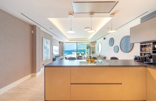 Estepona Apartment | Apartment 'Luxury Front Line Beach' with Sea View, Wi-Fi and Air Conditioning