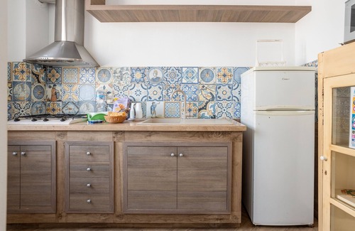 Isola delle Femmine Apartment | Apartment 'Matilde' with Shared Terrace, Wi-Fi and Air Conditioning