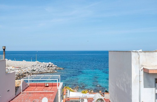 Isola delle Femmine Apartment | Apartment 'Matilde' with Shared Terrace, Wi-Fi and Air Conditioning