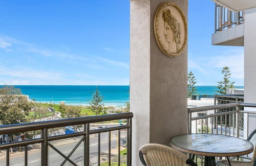Scarborough Apartment | Apartment M305 - a popular beachside apartment!