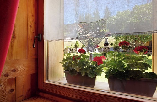 Gerdaz Apartment | Apartment 'Maison Grange 2' with Mountain View, Shared Garden and Wi-Fi