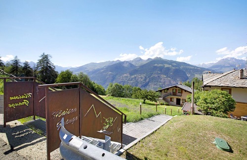 Gerdaz Apartment | Apartment 'Maison Grange 2' with Mountain View, Shared Garden and Wi-Fi